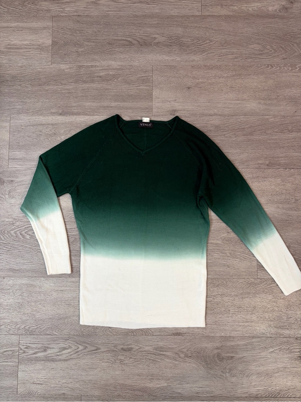 VENUS Green to Cream Ombre V-Neck Sweater small ptp 20 length 27